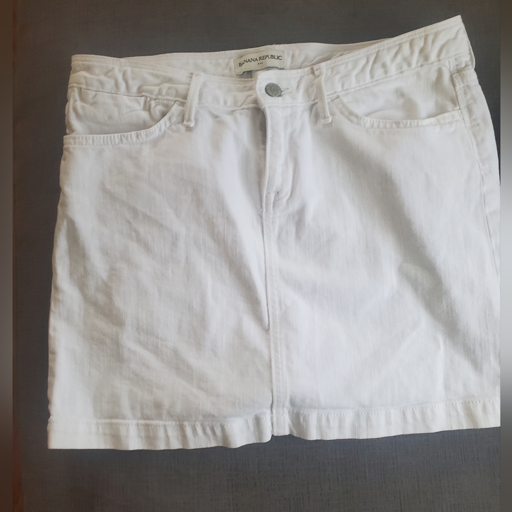 White denim skirt